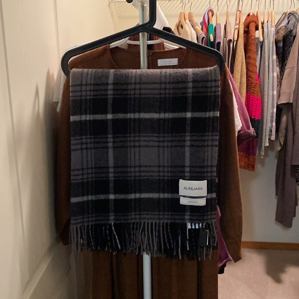Aritzia Auxiliary Wool 100% Blanket Scarf